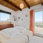 3 Bedroom Stunning In Vakantiehuis Frorup